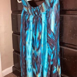 I’m selling a pretty long sleeveless dress it’s 1 size fits all